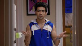 Aadat Se Majboor S01E19 Sam's New Phone Full Episode