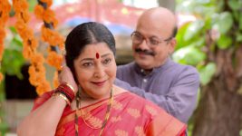 Aai Kuthe Kay Karte S01E367 Kanchan, Vinayakrao's Special Day Full Episode