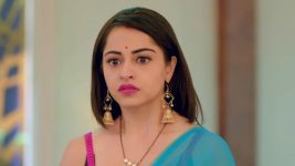 Adhe Kangal S01E157 Piya Senses Danger Full Episode