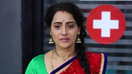 Avalum Naanum S01E174 Thiya in a Dilemma Full Episode
