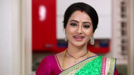 Avalum Naanum S01E82 Thiya's Love for Praveen Full Episode