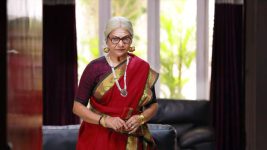 Bharathi Kannamma S01E124 Anbukarasi Catches Shanmugam Full Episode