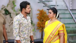 Bharathi Kannamma S01E223 Soundharya Questions Barathi Full Episode