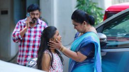 Bharathi Kannamma S01E911 Soundharya Comforts Hema Full Episode