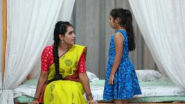 Bommukutty Ammavukku S01E67 Bommi Approaches Meera Full Episode