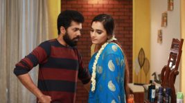 Bommukutty Ammavukku S01E79 Meera, Prakash Share a Moment Full Episode