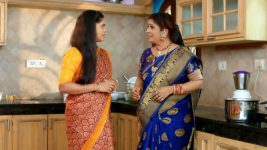 Chelleli Kaapuram S01E331 Neelaveni in a Fix Full Episode