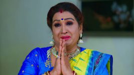 Chelleli Kaapuram S01E386 Neelaveni Is Heartbroken Full Episode