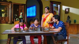 Karthika Deepam S01E1081 Karthik in a Fix Full Episode