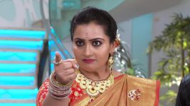 Karthika Deepam S01E43 Soundarya Ousts the Newly-weds Full Episode