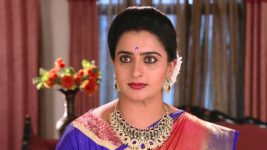 Karthika Deepam S01E470 Soundarya Tries Her Best Full Episode