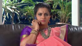 Karthika Deepam S01E82 Soundarya Invites Swapna Full Episode