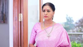 Lakshana S01E200 18th May 2022 Full Episode