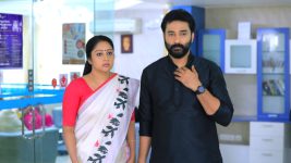 Mouna Raagam S01E816 Karthik Walks Out of the Hospital Full Episode