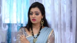 Nenjam Marapathillai S01E180 Sathya in a Fix Full Episode