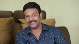 Nenjam Marapathillai S01E196 Vikram Starts His Rehearsals Full Episode