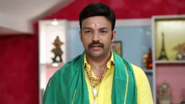 Nenjam Marapathillai S01E209 Vikram Turns Spiritual Full Episode