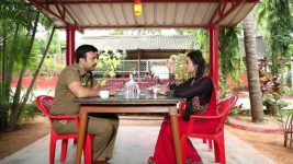 Nenjam Marapathillai S01E230 Sathya, Vikram at a Coffee Shop Full Episode