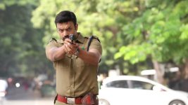 Nenjam Marapathillai S01E312 Vikram Catches the Kidnapper Full Episode