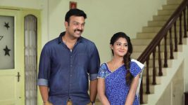 Nenjam Marapathillai S01E332 Saranya, Vikram Bring Good News Full Episode