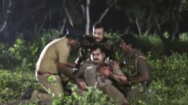 Nenjam Marapathillai S01E34 Velraj Gets Shot! Full Episode