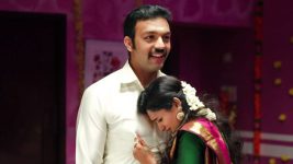 Nenjam Marapathillai S01E49 Vikram, Saranya Come Closer Full Episode