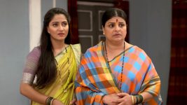 Thikpyanchi Rangoli S01E236 Madhavi Is Concerned Full Episode