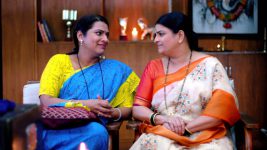 Thikpyanchi Rangoli S01E304 Madhavi Assures Suvarna Full Episode