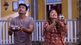 Thikpyanchi Rangoli S01E323 Apurva Enjoys the Rain Full Episode