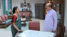 Aai Kuthe Kay Karte S01 E847 Vinayak Assures Arundhati