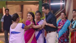 Aboli (star pravah) S01 E326 Aboli in Distress