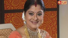 Deivam Thandha Veedu S02E03 Priya wears the jewels Full Episode