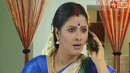 Deivam Thandha Veedu S09E05 Seetha assists Priya Full Episode