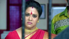 Deivam Thandha Veedu S20E07 Chitradevi Warns Seeta Full Episode