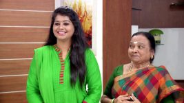 Deivam Thandha Veedu S20E10 Vanita at Chakravarty House Full Episode