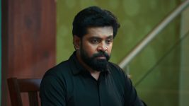 Idhayathai Thirudathey S01E1017 25th February 2022 Full Episode