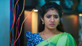 Idhayathai Thirudathey S01E1063 18th April 2022 Full Episode