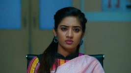 Idhayathai Thirudathey S01E882 1st December 2021 Full Episode