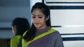 Idhayathai Thirudathey S01E895 9th December 2021 Full Episode