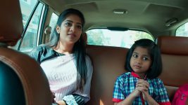 Idhayathai Thirudathey S01E973 31st January 2022 Full Episode