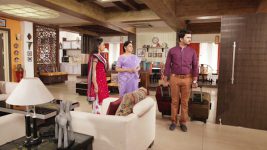 Lek Mazhi Ladki S04E34 Saket Avoids Meera Full Episode