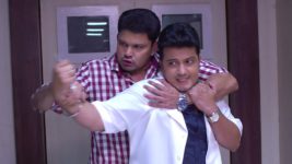 Lek Mazhi Ladki S14E126 Vijay Saves Meera Full Episode