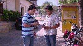 Lek Mazhi Ladki S14E81 Jaydev Gives Money to Rishikesh Full Episode