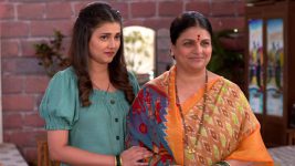 Thikpyanchi Rangoli S01 E372 Madhavi Takes a Stand For Apurva