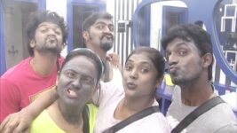 Bigg Boss Kannada S04 E10 Nightshift Day 9: The make-up selfie!