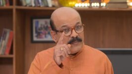 Aai Kuthe Kay Karte S01 E913 Vinayak's Firm Stand