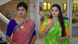 Krishna Mukunda Murari S01 E143 Revathi in a Fix