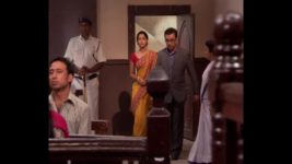 Tere Liye S01 E156 Mauli Runs into Robindo