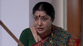 Aai Kuthe Kay Karte S01 E1013 Kanchan Attacks the Thief