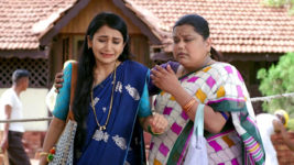 Tharala Tar Mag S01 E181 Sayali Breaks Down Into Tears